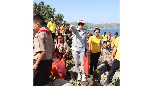7 Gaya Fashion Tetty Paruntu, Bupati Minahasa yang Dipanggil ke Istana oleh Jokowi