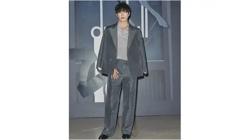 Gaya Stylish Gigi Hadid dan Kris Wu di Paris Men Fashion Week 2019