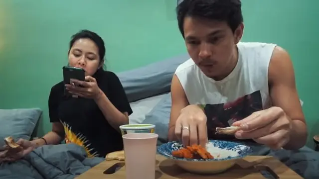 6 Momen Sahur Bareng Pasangan Baru Selebriti, Penuh Semangat