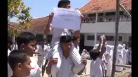 Ratusan Siswa SMPN I di Garut Tuntut Kepala Sekolah Mundur