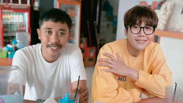 7 Editan Foto Netizen Makan Bareng Artis Terkenal Ini Kocak Banget