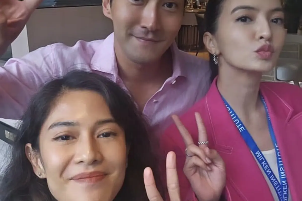 Raline Shah dan Dian Sastrowardoyo saat Berfoto Bersama Siwon
