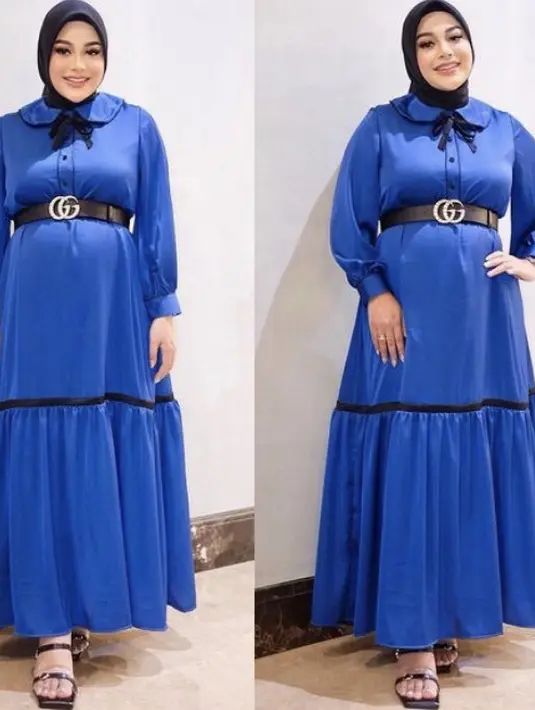 Ingin terlihat lebih santai, Aurel mengenakan dress biru berkerah dengan model ruffle di bagian bawah. Dipadukam kerudung hitam lengkap dengan belt Guccinya. [@erichalamin]
