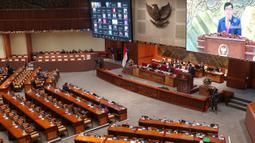 Menteri Hukum dan HAM Yasonna Laoly menyampaikan pandangan pemerintah saat rapat paripurna DPR di Jakarta, Selasa (6/12/2022). DPR RI resmi mengesahkan Rancangan Undang-Undang Kitab Undang-Undang Hukum Pidana (RUU KUHP) menjadi Undang-Undang. (Liputan6.com/Angga Yuniar)