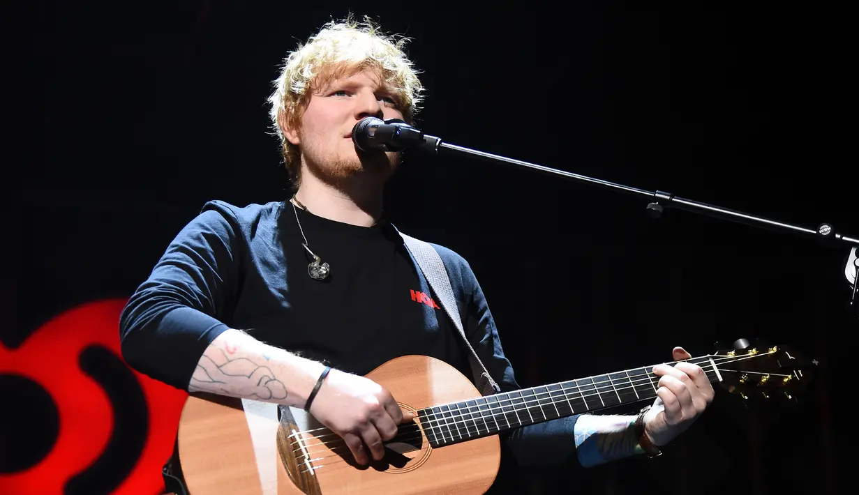Tur Ed Sheeran yang bertajuk Divide adalah satu konser yang menghebohkan dunia. Akan tetapi tur ke Asia dibatalkan karena ia mengalami kecelakaan. (Theo Wargo/GETTY IMAGES NORTH AMERICA/AFP)
