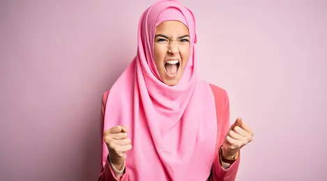 ramadan perempuan hijab marah