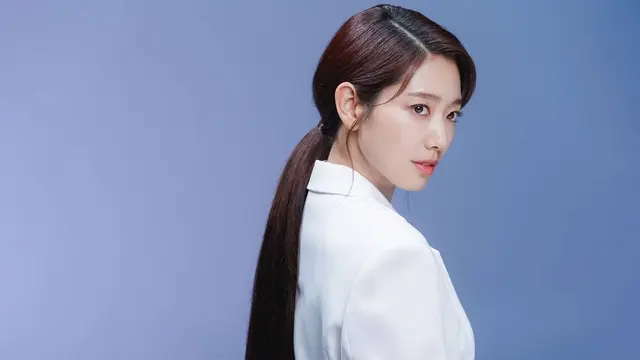 Park Shin Hye. (Instagram/ salt_ent)