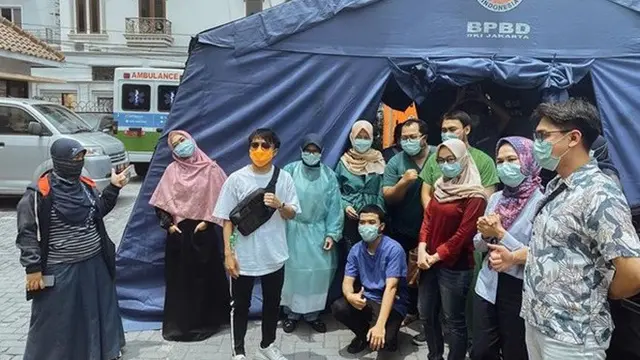 6 Potret Ria Ricis dan Taqy Malik Jadi Relawan Bareng, Bantu Sesama