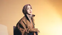 Agna Bawa Nuansa Melankolis di Single Di Luar Hal Biasa, Cerita Cinta yang Perlahan Pudar