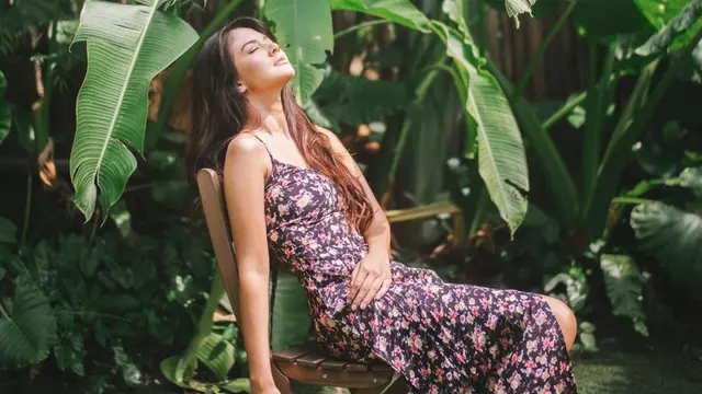 FOTO: Gaya Aurelie Moeremans dengan Simple Dress, Tetap Menawan