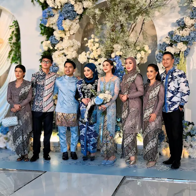 10 Potret Kebersamaan Reza Artamevia dan Angelina Sondakh di Lamaran Aaliyah dan Thariq