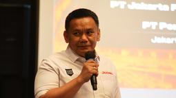 Direktur Utama PT Jakarta Propertindo (Jakpro), Iwan Takwin memberikan sambutan pada acara penandatanganan nota kesepamahaman atau MOU kerja sama Persija Jakarta dan Jakpro, Kamis (20/2/2025) di Morrisey Hotel, Jakarta Pusat.