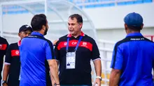 Selain itu, ada reuni antar Brasil di laga ini. Seperti pelatih kedua tim yang berasal dari negara sama. Yakni Carlos Parreira dari Madura United dan asisten pelatih Arema, Andre Caldas. (Bola.com/Iwan Setiawan)