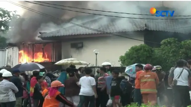 Rumah Mewah Berlantai Dua Hangus Terbakar di Jakarta Selatan