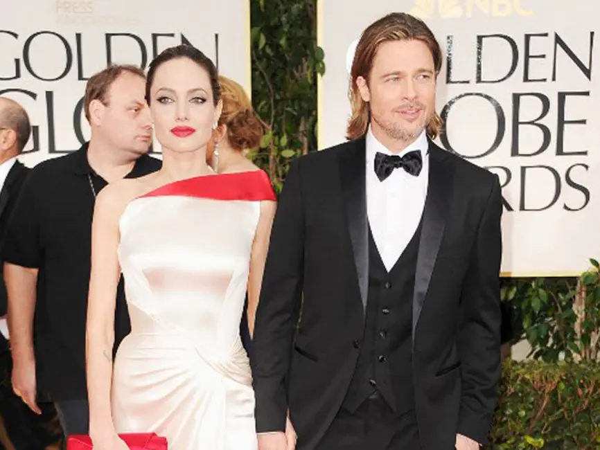 Sejak gugatan cerai yang diajukan Angelina Jolie beberapa bulan lalu, hubungannya dengan Brad Pitt pun tidak harmonis lagi. Terlebih dengan kasus pertengkaran Pitt dan anak sulungnya, Maddox, di pesawat jet pribadinya. (AFP/Bintang.com)