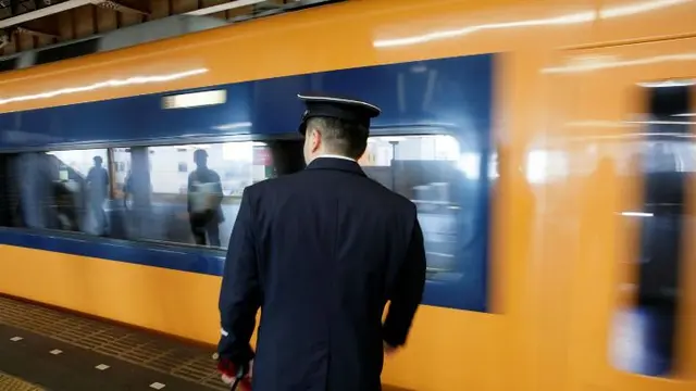 kereta di jepang minta maaf karena berangkat lebih cepat (elitereaders)
