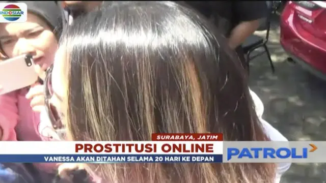 Artis VA sempat pingsan setelah jalani pemerikasaan selama 12 jam di Mapolres Jawa Timur.