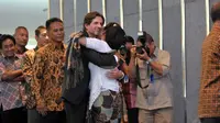 Mantan suami Susi Pudjiastuti, Daniel Kaiser, menyempatkan diri hadir dan mengucapkan selamat di Gedung Mina Bahari III, Jakarta, Rabu (29/10/2014). (Liputan6.com/Panji Diksana)