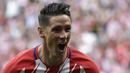 Striker Atletico Madrid, Fernando Torres, merayakan gol ke gawang Eibar pada laga La Liga Spanyol di Stadion Wanda Metropolitano, Madrid, Minggu (20/3/2018). Laga ini merupakan yang terakhir bagi Torres bersama Atletico. (AFP/Gabriel Bouys)
