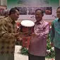 Menko Perekonomian Darmin Nasution meresmikan pencanangan Program Nasional Fasilitasi Sertifikasi Legalitas Kayu bagi industri kecil dan menengah (IKM),Jumat (24/8/2018). (Wilfridus Setu Embu/Merdeka.com)