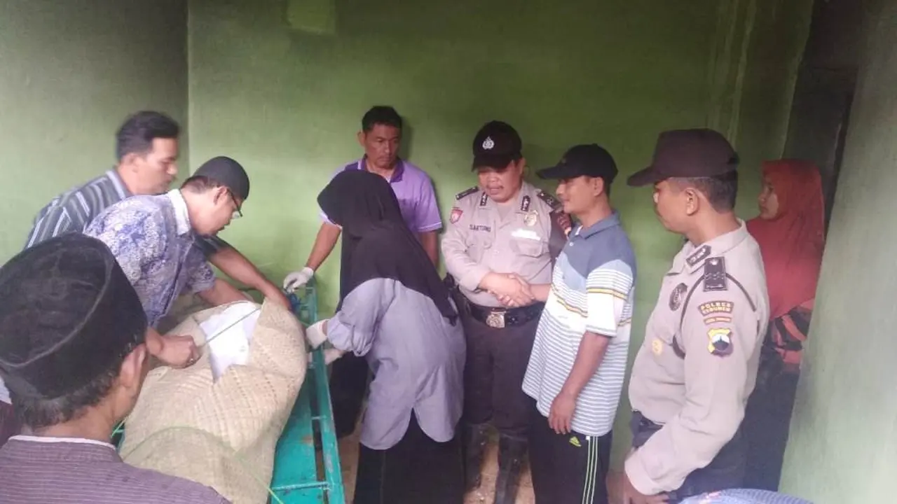 Seorang kakek di Kebumen ditemukan meninggal di kasur yang terbakar akibat putung rokok. (Foto: Liputan6.com/Polres Kebumen/Muhamad Ridlo)