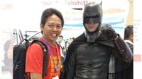 aksi superhero Amerika Batman satroni ICE, BSD City, Tangerang, yang jadi panggung GIIAS 2015 sukses menuai perhatian pengunjung.