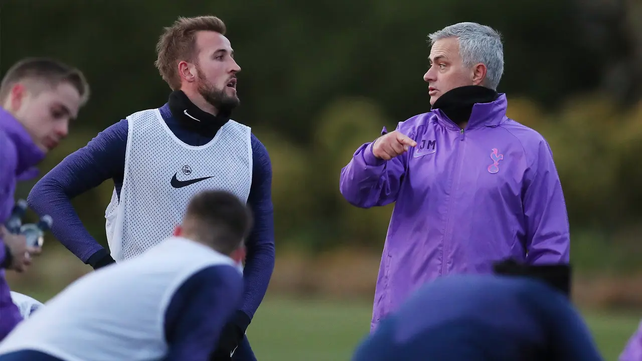 Manajer Tottenham Hotspur, Jose Mourinho (kanan) dan Harry Kane (@spursofficial)
