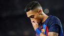 Pemain Barcelona, Raphinha, saat melawan Manchester United pada laga Liga Eropa di Stadion Camp Nou, (16/2/2023). Performa Raphinha bersama Barcelona masih angot-angotan. Pemain asal Brasil itu tidak selalu menunjukkan performa yang bagus saat diberikan kesempatan bermain oleh Xavi. (AFP/Josep Lago)
