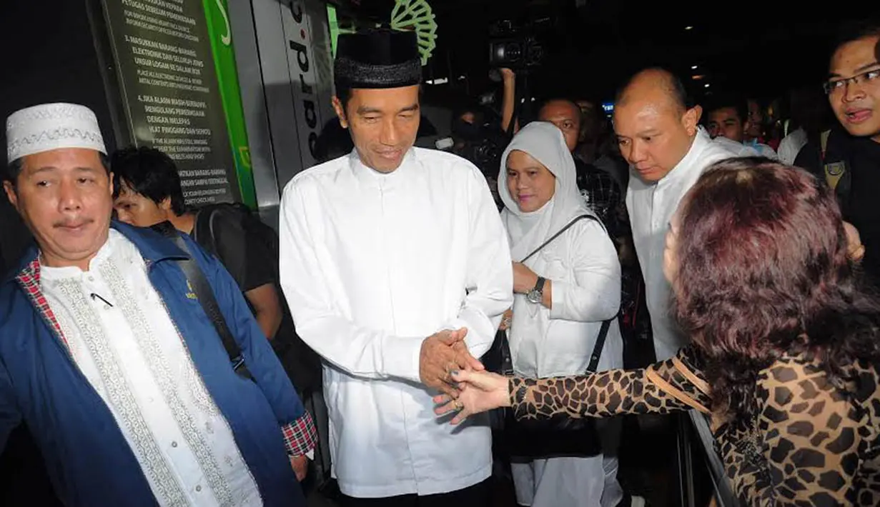 Setelah merampungkan berbagai agenda kampanye, Capres Jokowi pergi menunaikan umrah, Minggu (07/07/14) (Liputan6.com/Faizal Fanani)