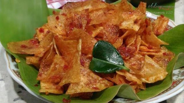 Ilustrasi kripik kentang balado | Instagram/@tyasihsr