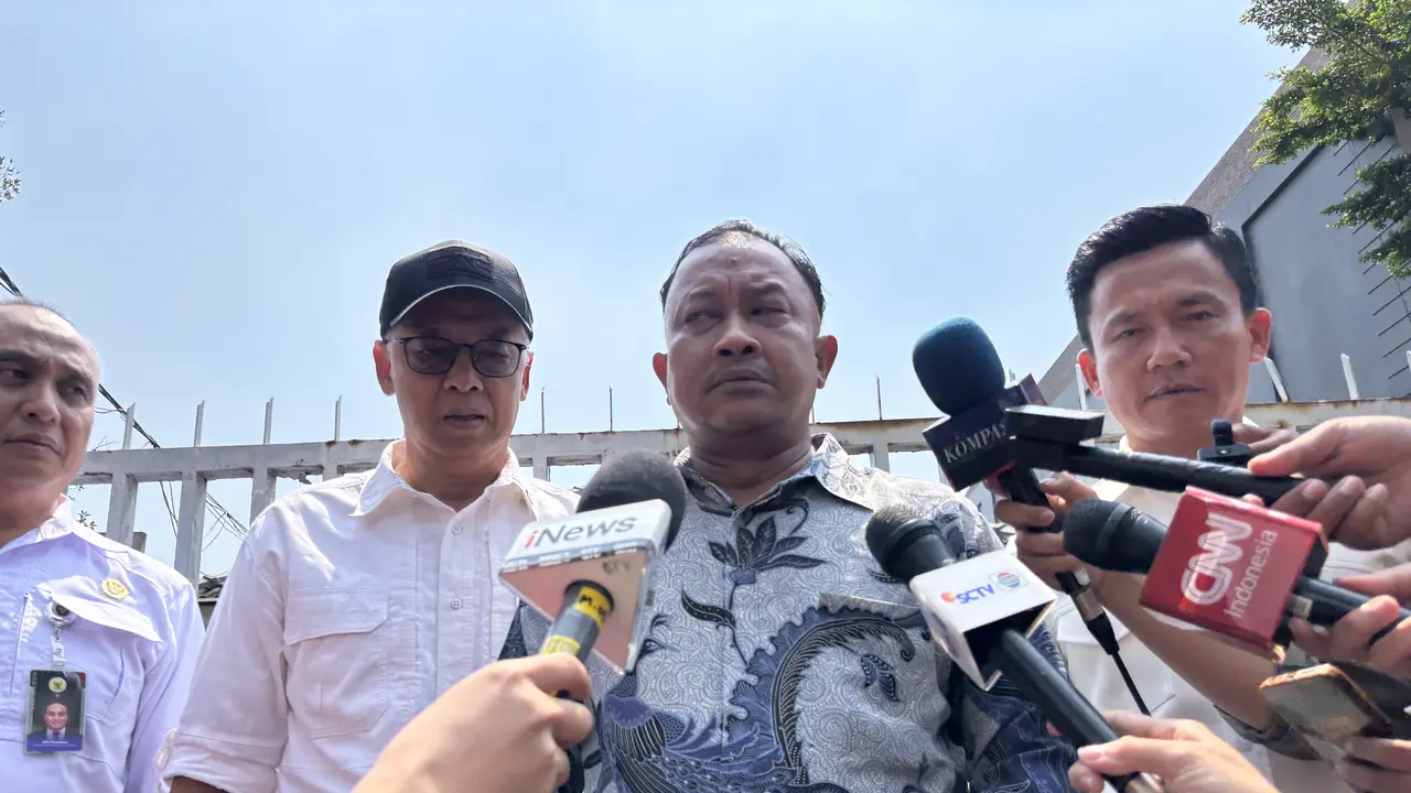 Kompolnas mendatangi kamar kos tempat tewasnya diplomat muda Kementerian Luar Negeri (Kemlu), ADP (39), di Jalan Gondangdia Kecil, Menteng, Jakarta Pusat, Selasa (22/7/2025)