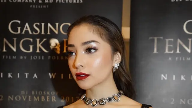 [Bintang] Nikita Willy dan 4 Seleb Ini Makin Glamor dengan Lipstik Merah