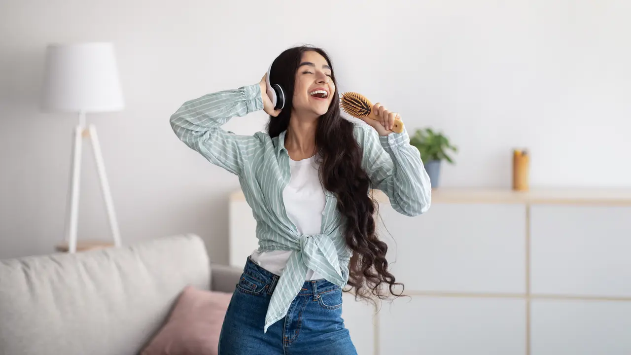 perempuan bahagia