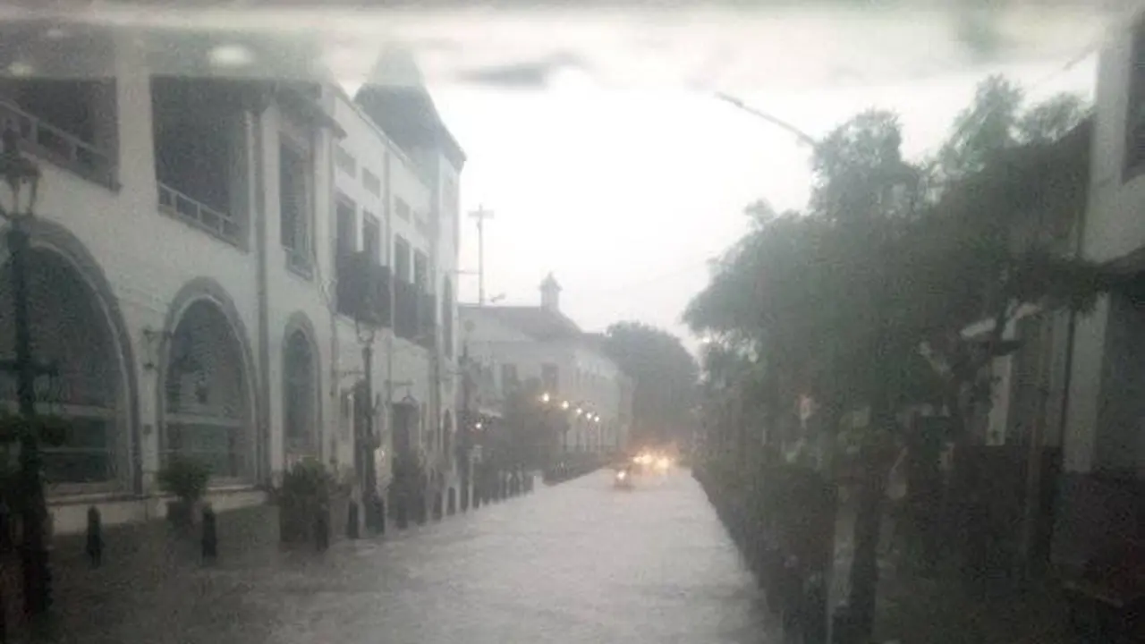 6 Potret Terkini Jalan di Semarang, Banjir di Momen Jateng 2 Hari di Rumah