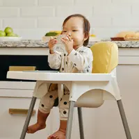 Kapan Anak Bisa Dikenalkan Minum Menggunakan Gelas?