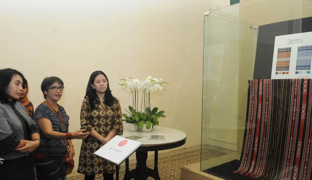 Pameran yang menampilkan kain-kain tenun ikat dari Tanimbar, Maluku Tenggara, ini berlangsung pada 12-19 November 2014 di Museum Tekstil Jakarta. (Liputan6.com/Herman Zakharia)