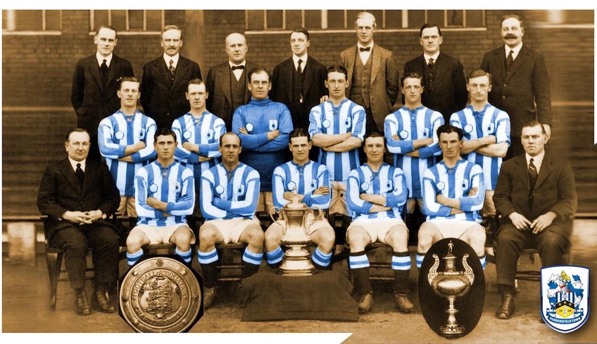 Huddersfield Town yang saat ini tengah berkompetisi di EFL Championship alias kompetisi kasta kedua di sepak bola Inggris menjadi klub pertama yang mampu menjuarai Liga Inggris tiga musim berturut-turut. Tiga musim tersebut adalah mulai 1924/1925 hingga 1926/1927. Setelah tiga gelar tesrsebut, Huddersfield tak pernah lagi menjadi kampiun Liga Inggris hingga kini. (htafc.com)