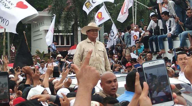 Kampanye Prabowo Subianto dipadati puluhan ribu para pendukungnya di Plasa BKB Palembang (Liputan6.com / Nefri Inge)