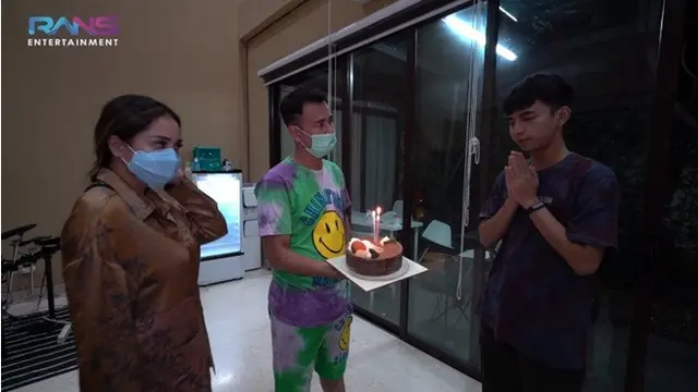 7 Potret Kejutan Ultah Dimas Ramadhan Dari Raffi Ahmad dan Nagita Slavina