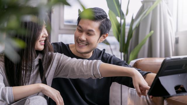 couple juli jatuh cinta