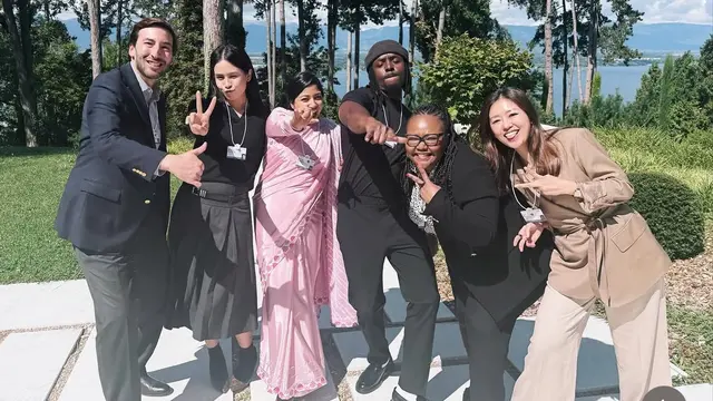 Tampilan Maudy Ayunda Hadir di  World Economic Forum Young Global Leaders 2025. [@maudyayunda]