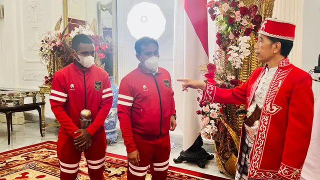 Foto: Senyum Sumringah Presiden Jokowi Dapat Kunjungan Timnas Indonesia U-16 di HUT Kemerdekaan Republik Indonesia
