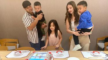 Larang Anak Makan Nasi, Ini 4 Bukti Nia Ramadhani Jadi Ibu yang Disiplin