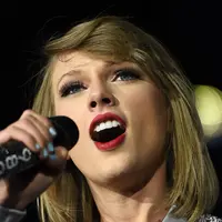 Dikabarkan dibeli oleh Taylor Swift tersebut berdiri di tanah yang luasnya hampir dua acre (sekitar 8093,71 meter persegi). Di dalamnya termasuk rumah utama seluas 11.000 kaki persegi (1022 meter persegi). (AFP/Bintang.com)