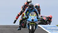 Trackhouse MotoGP Team's Spanish rider Raul Fernandez leads the field during the MotoGP Australian Grand Prix on Philip Island on October 19, 2025.﻿ (WILLIAM WEST / AFP)