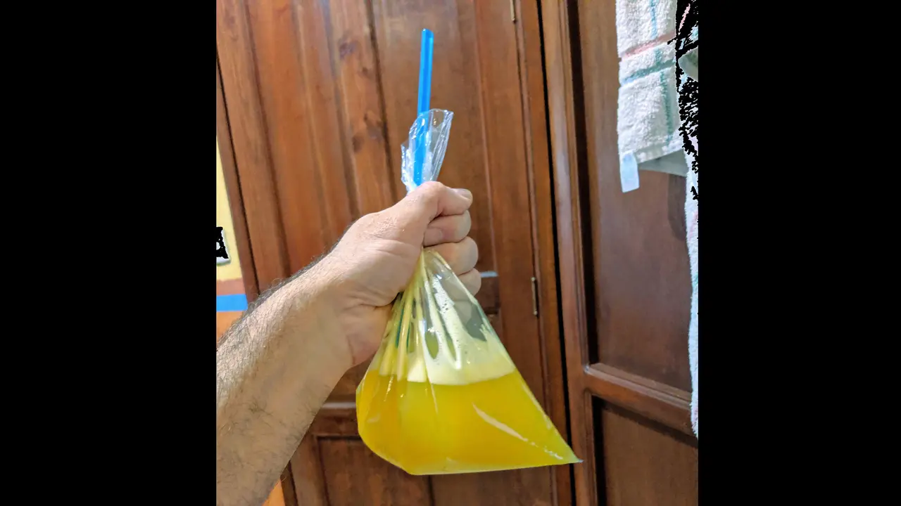 Pamer Minuman dalam Plastik, Pria Inggris Direspons Warganet dari Berbagai Negara