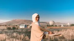 Acara lamaran ini pun sebenarnya tidak disangka oleh Citra Kirana. Ia tak menyangka bahwa hubungannya dengan Rezky Aditya akan sampai pada titik dimana ia akan dilamar olehnya. Padahal sebelumnya ia pernah kehilangan kontak dengannya cukup lama. (Liputan6.com/IG/@citraciki)