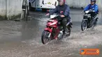 Citizen6, Cimahi: Hujan lebat mengguyur sejak 10.00 WIB, mengakibatkan beberapa ruas jalan di Kota Bandung mengalami kemacetan. (Pengirim: Cesar Yudistira)