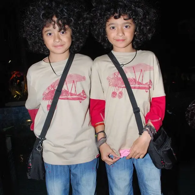Potret Masa Kecil 6 Artis Kembar Identik Ini Menggemaskan, Sulit Dibedakan