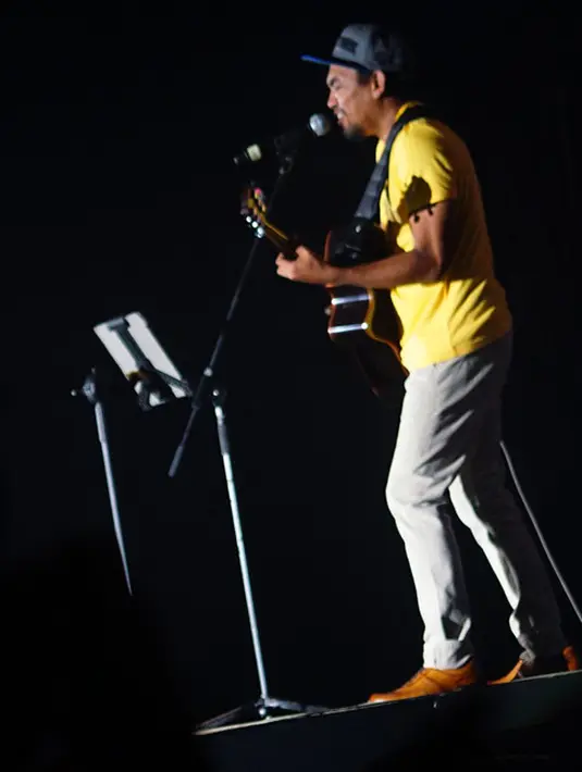 "Kadang-kadang banyak orang-orang menggangap masa lalu harus dilupakan. Banyak orang demikian, termasuk saya. Tapi menurut saya masa lalu enggak pernah salah. Karena cinta enggak pernah salah," ucapnya. (Syaiful Bahri/Bintang.com)